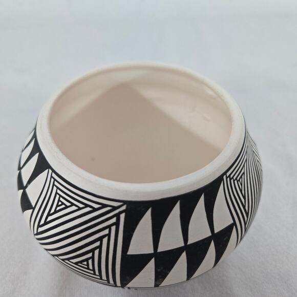 1950-60s Polychrome Pottery Olla Jar from Acoma, NM, Signed MA by Ma Aragon - Picture 13 of 13